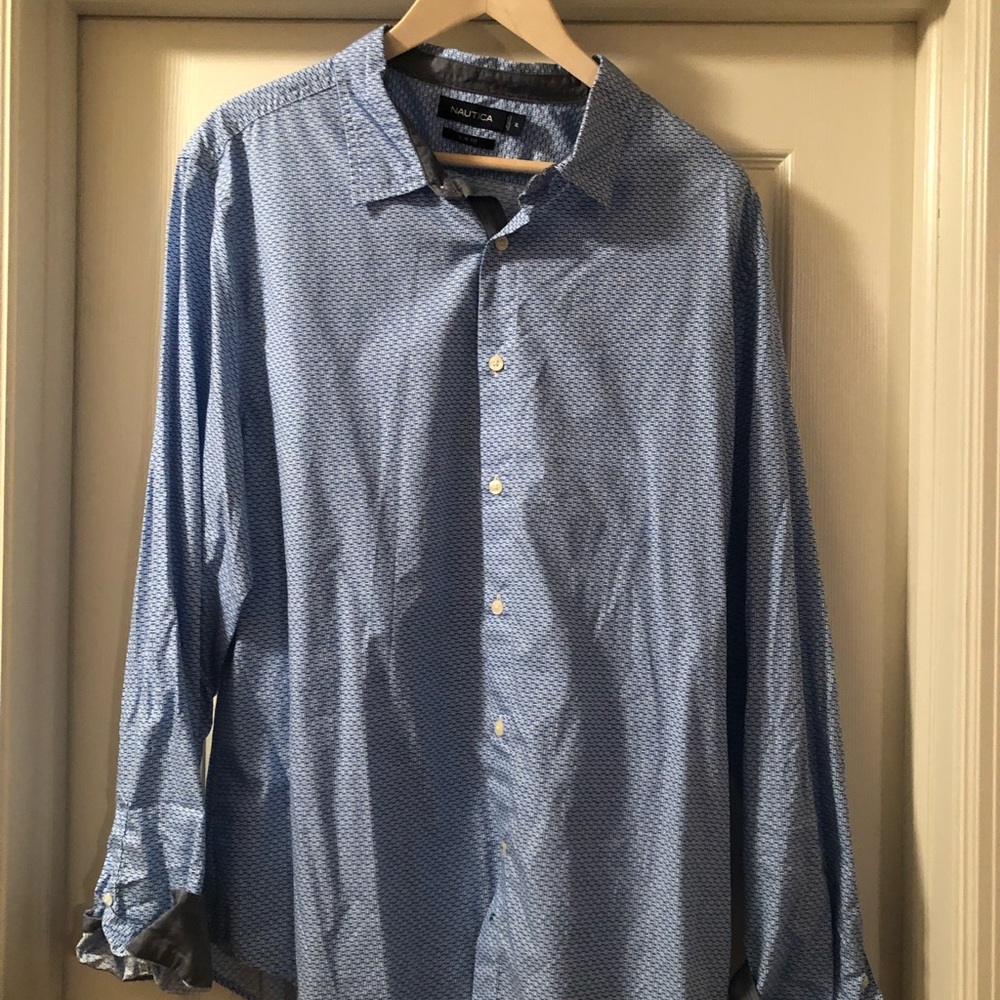 Mens Nautica XL causal LS button up. Light blue w/ grey cuff and inside collar.